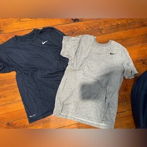 Men’s Nike dri fit shirts sz medium